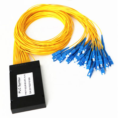 PLC 1 × 32 Fiber Optic Splitter ABS bahan SC konektor 3.0mm diameter kabel serat kuning G657A1